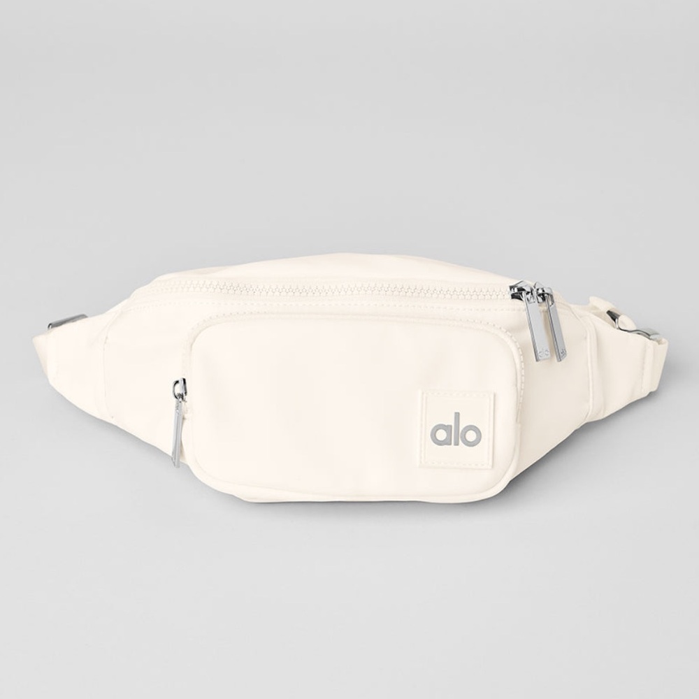 ALO YOGA IVORY EXPLORER FUNNY PACK NWT